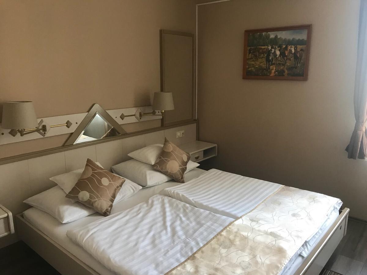 Bed and Breakfast Gozmalom Etterem Es Panzio Körmend Exterior foto