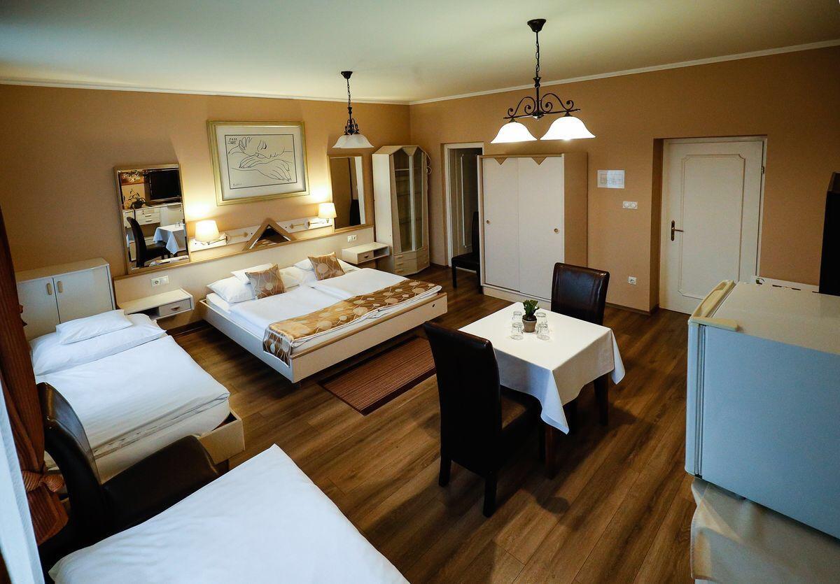 Bed and Breakfast Gozmalom Etterem Es Panzio Körmend Exterior foto